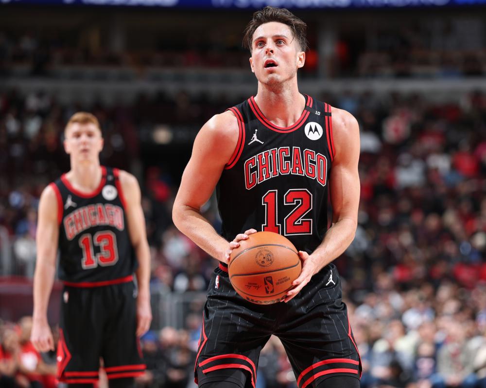 尽管他加入 尽管他加入